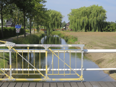 907328 Gezicht op de Vikingrijn in het Máximapark in de wijk Leidsche Rijn te Utrecht, vanaf de Jeremiebrug.N.B. De ...